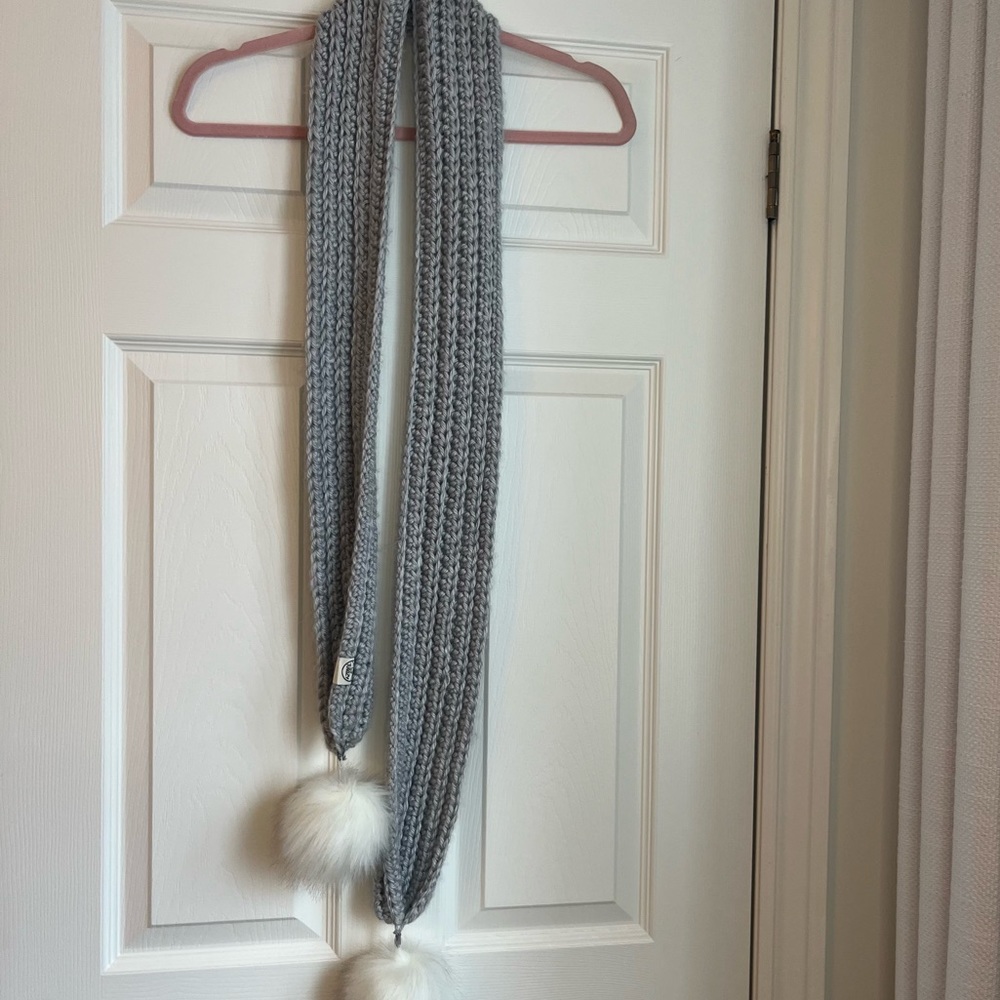 Beautiful handmade scarf by “Toqozy”.